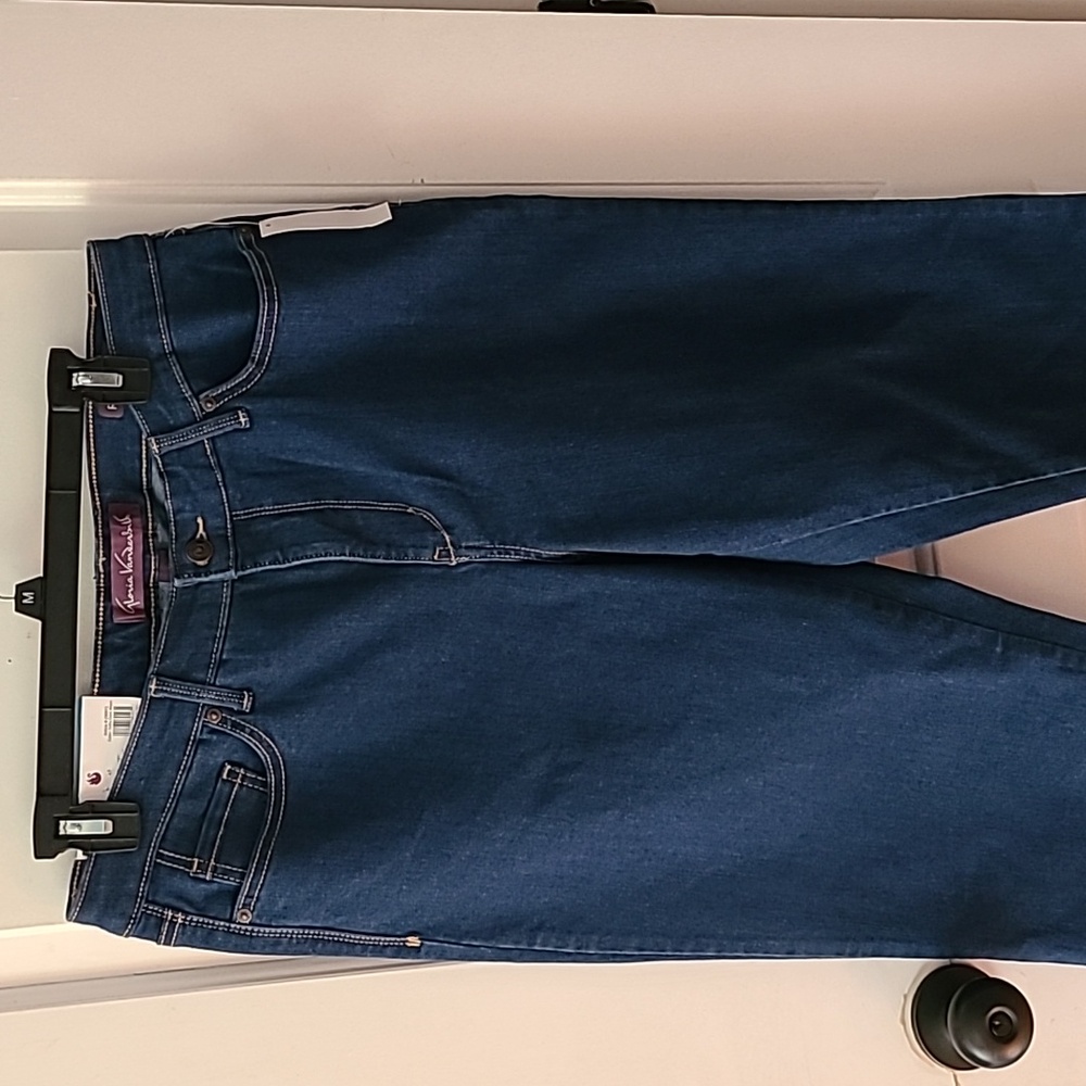 NWT Gloria Vanderbilt Capri Dark Wash Straight Leg Jeans